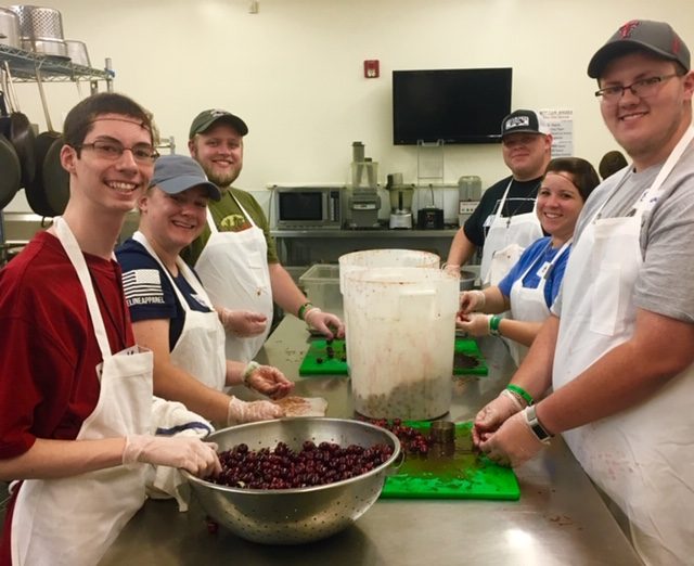 Kitchen Volunteers 2 640x522 